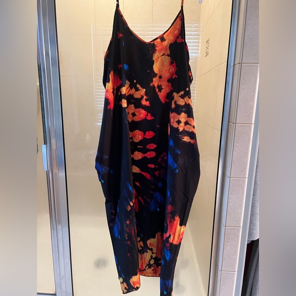 Maxi dress , orange and black w Sanderson sisters printed on front never worn - Picture 2 of 3